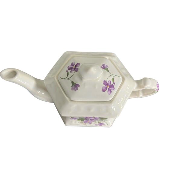 ˚₊‧꒰ა ☆ ໒꒱ ‧₊˚ Vintage Crownford  Violet Pattern Teapot Bright White Flowers - Picture 2 of 11